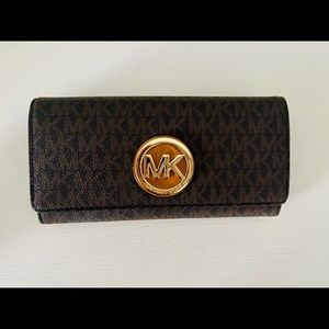 NEVER USED TAGS ATTACHED Michael Kors wallet !!
